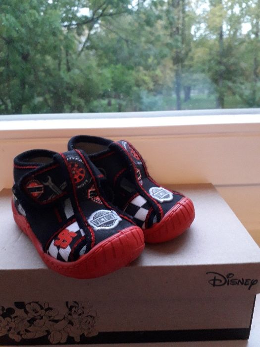 Bambosze kapcie buciki do żłobka r. 20 stan idealny jak nowe