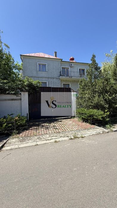 Продаж будинку: 11 кімн., 485 м² на 11 сотках у Лиманці!