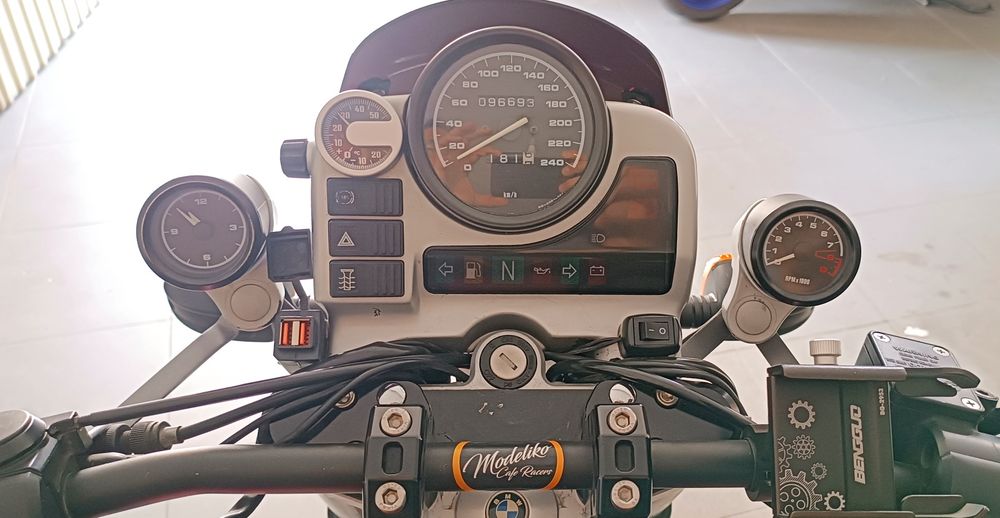 BMW r1100r clássica