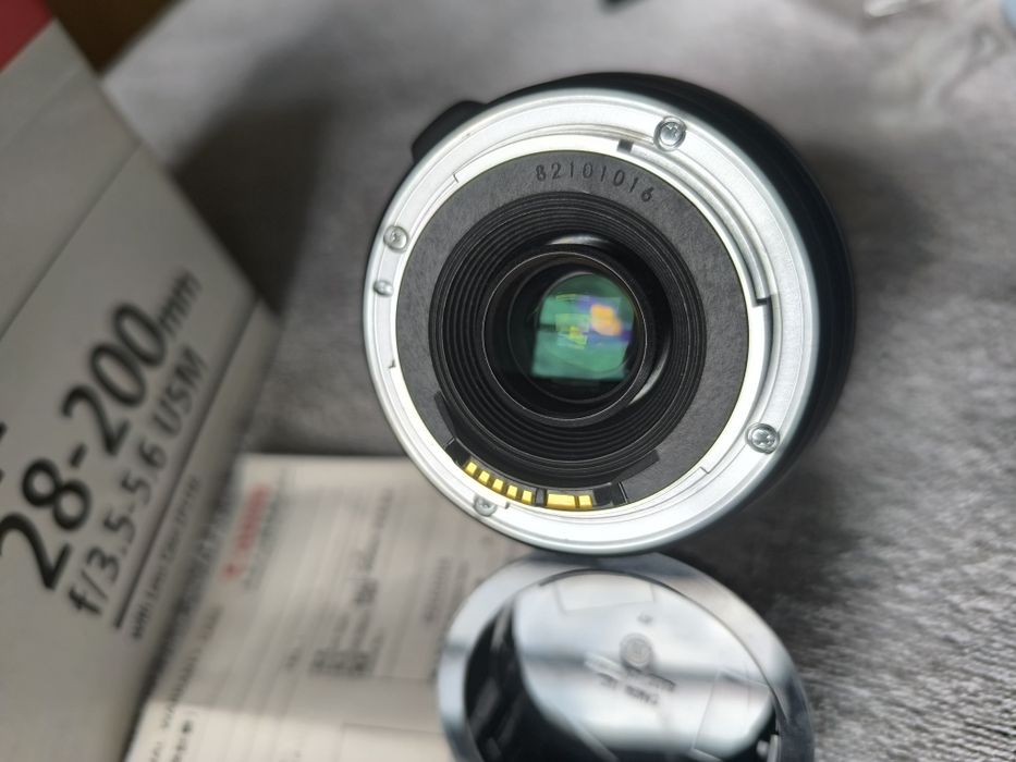 фотооб'ектив Canon EF 28-200mm f/3,5-5,6 USM. Виготовлений в Японії.