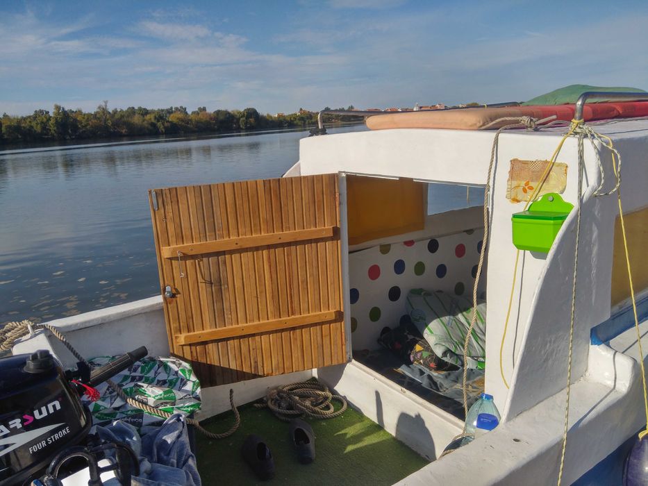 Barco cabinado - motor 4 tempos - inspecionado até Setembro de 2031