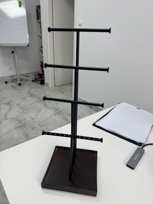 Stojak jak biżuterie