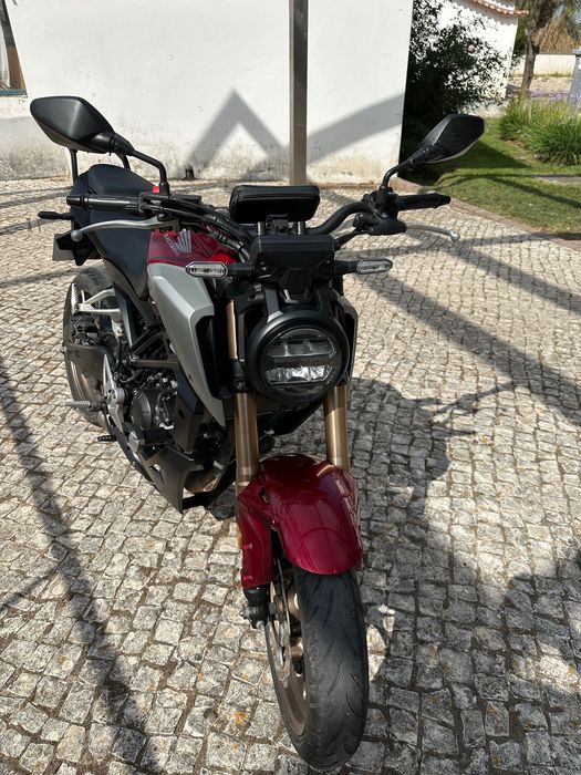 Mota Honda Cb125r vermelha 2023