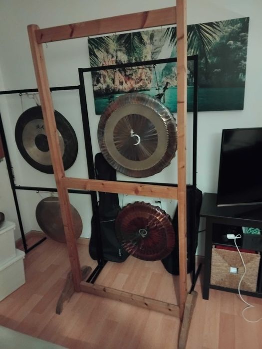 Suporte para 2 gongos em madeira.