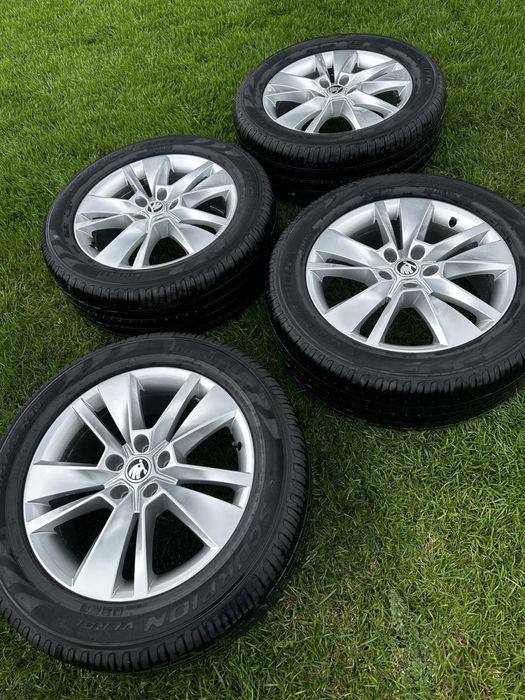 Продам летние шины Pirelli Scorpion Verde, диски Triton R18 Skoda