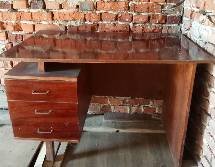 Стіл письмовий класичний