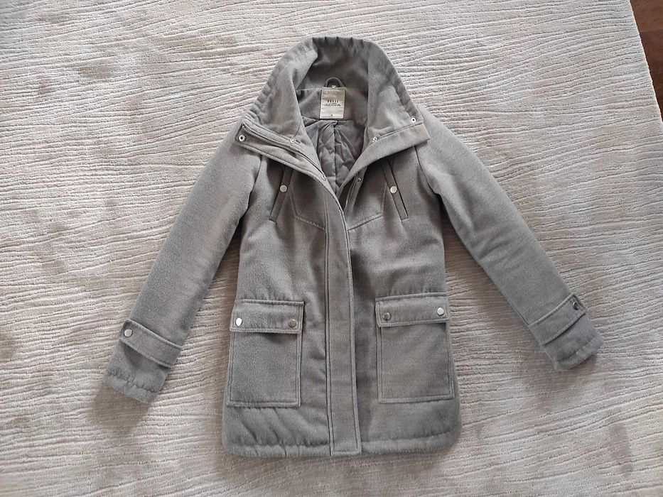 House szary płaszcz na zimę S 36 na pikowanej podszewce ocieplany