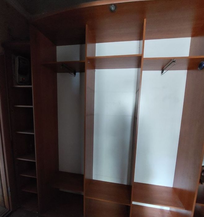 Срочно продам шкаф купе + камод + зеркало.