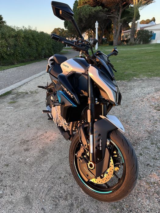 CF Moto 675 NK praticamente nova!