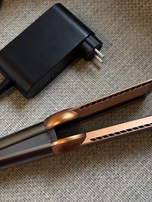 Dyson Airstrait stan nowego