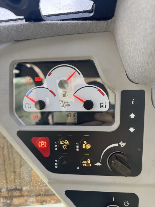 Mini pá carregadora jcb