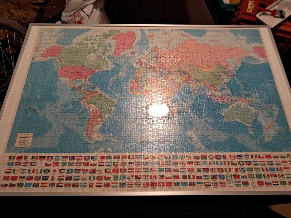Puzzle mundo com quadro