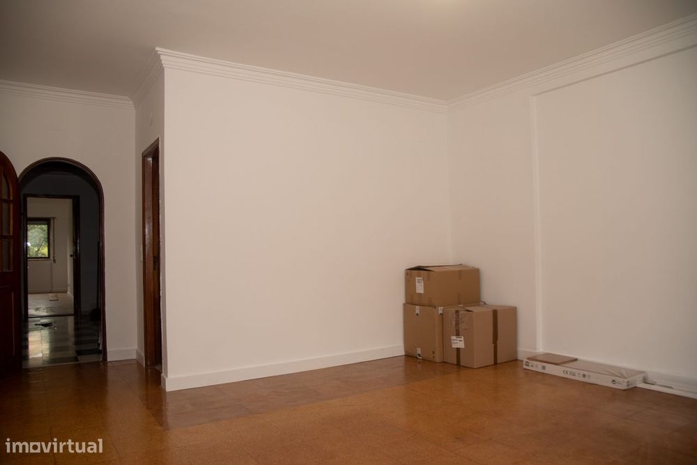 T2 com Terraço Grande, Garagem e Elevador