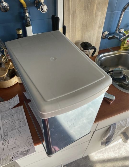 Caixote do lixo novo