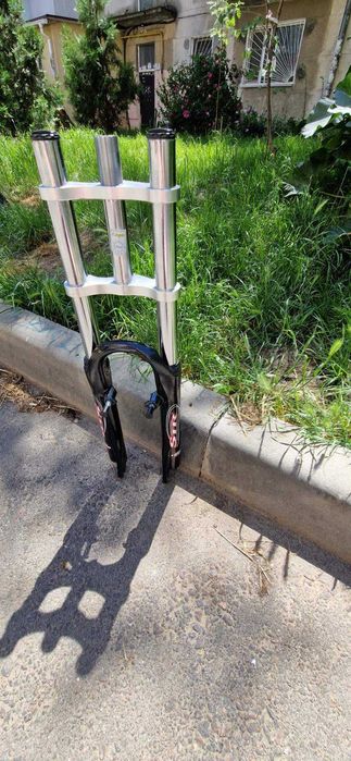 Отличная двухкоронная алюминиевая вилка под 26-е колесо на велосипед