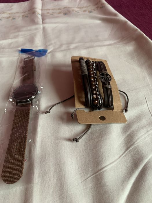 Zestaw bransoletek i zegarek