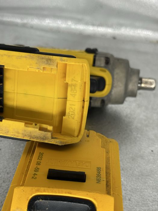 Гайковерт ударный аккумуляторный DeWALT DCF894 комплект гайковерт