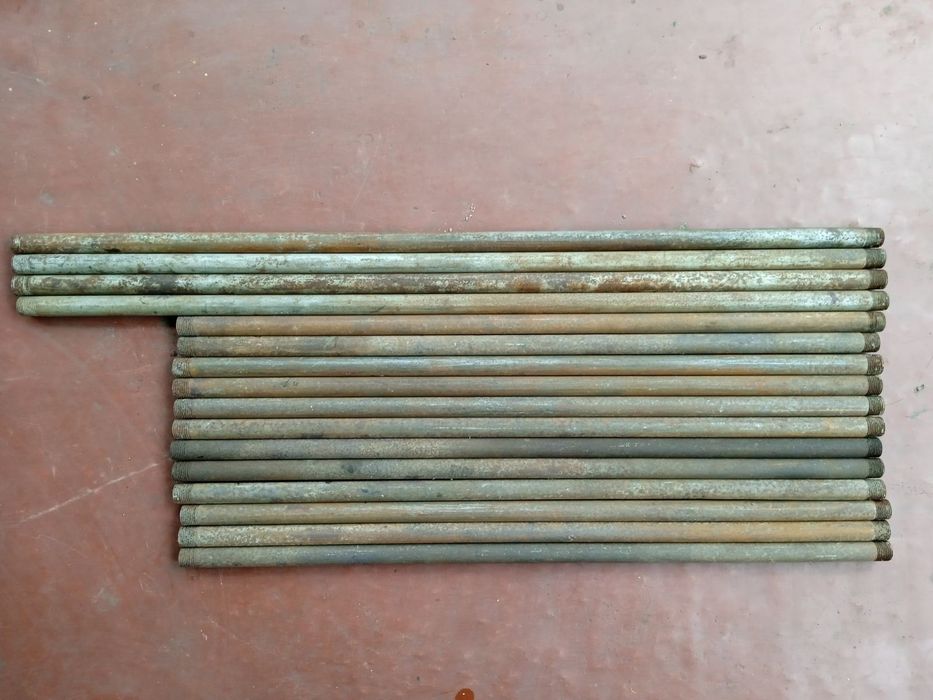 Набор из 16 стальных труб с резьбой с двух сторонх