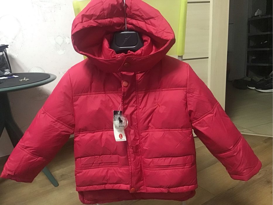 Детская куртка  Polo Ralph Lauren  на возрасст 3-5 лет ,насыщенно розового цвета , красная на 5 лет
