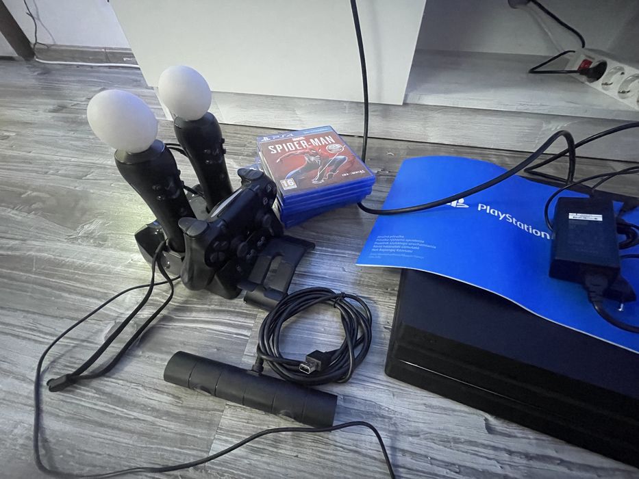 PS4 PRO z zestawem VR