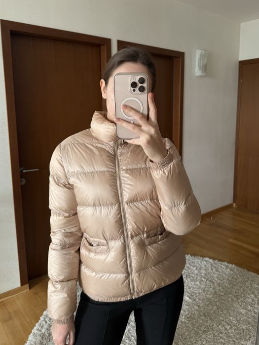 Демісезонна куртка бежевого кольору