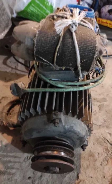 Продам зарядное устройство,