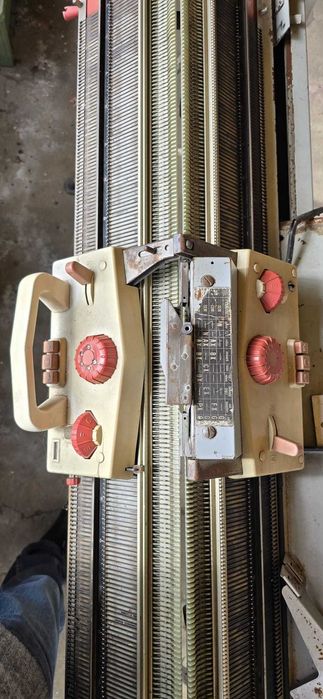 Maquina de tricotar Passat c/motor