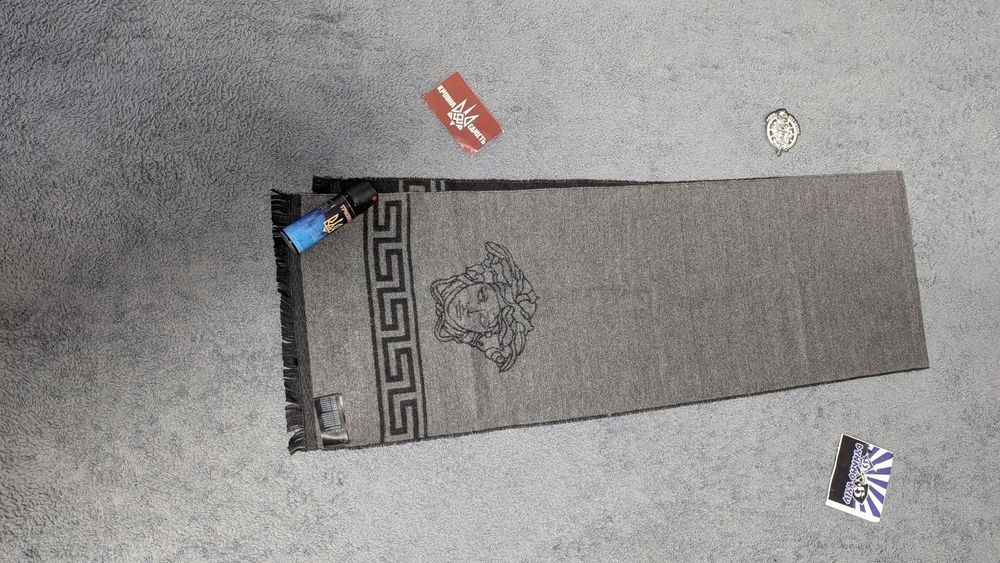 жіночій шарф Versace