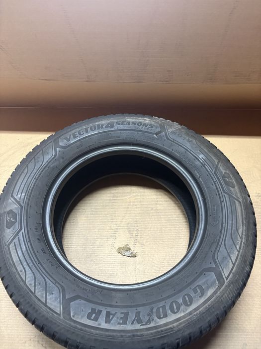 1x 235/65R16C 115/113R GOODYEAR VECTOR 4SEASONS CARGO opona wielosezon M+S 3PMSF MO-V