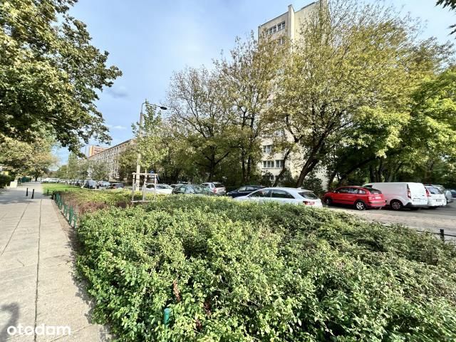 Ciche, przy Pl Hallera, Zoo, tramwajów i metra