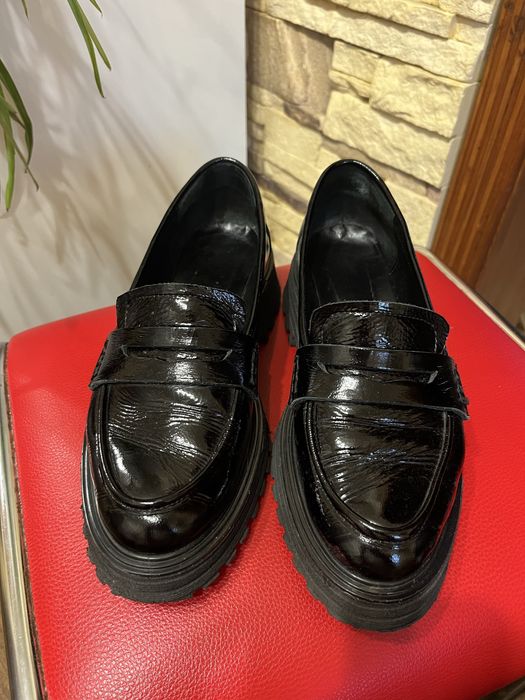 Лофери чорні лаковані шкіряні 38 розмір