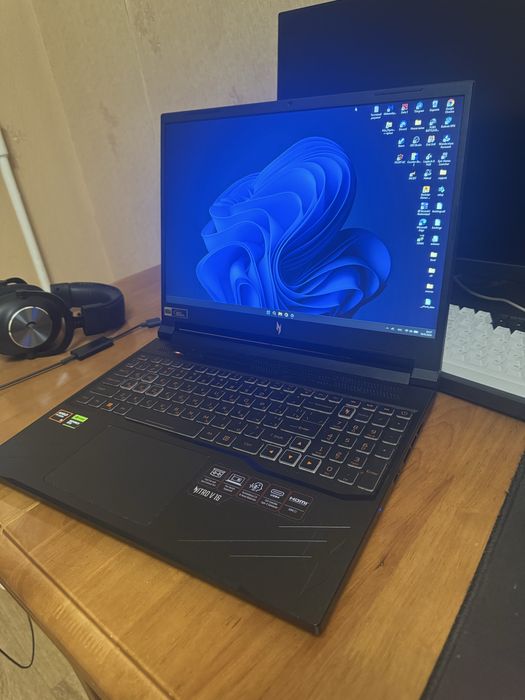 Acer Nitro V16 RTX 4060 Ryzen 5 8645HS 16/512 165Hz