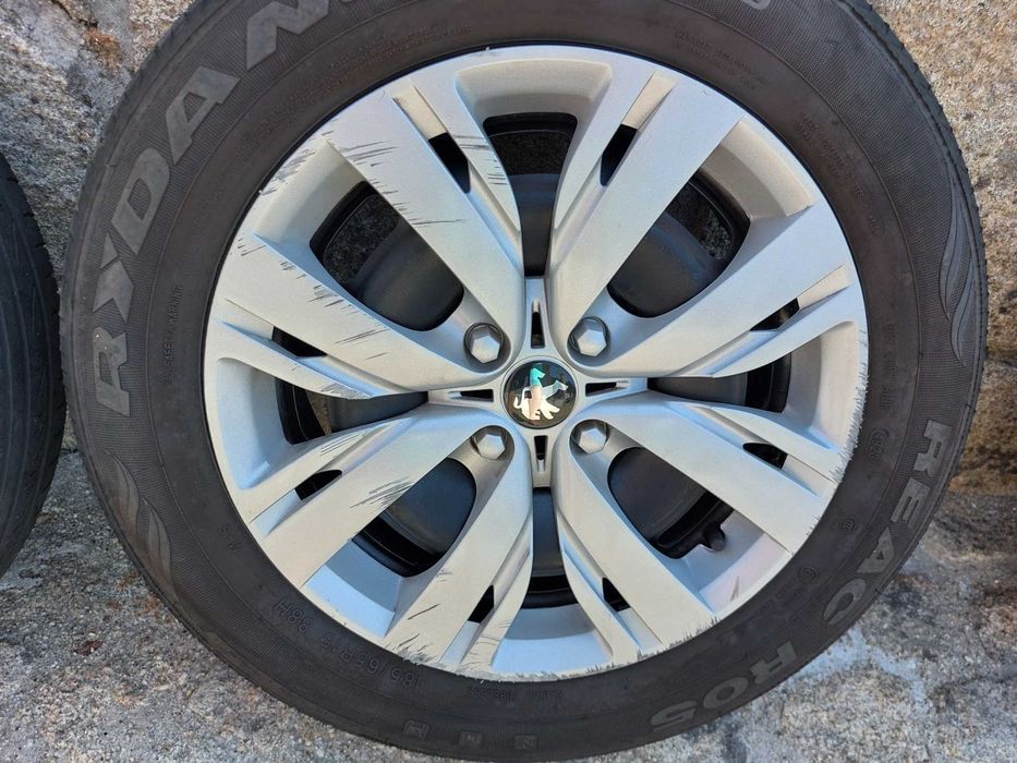 Jantes de ferro com pneus 15 + tampas peugeot