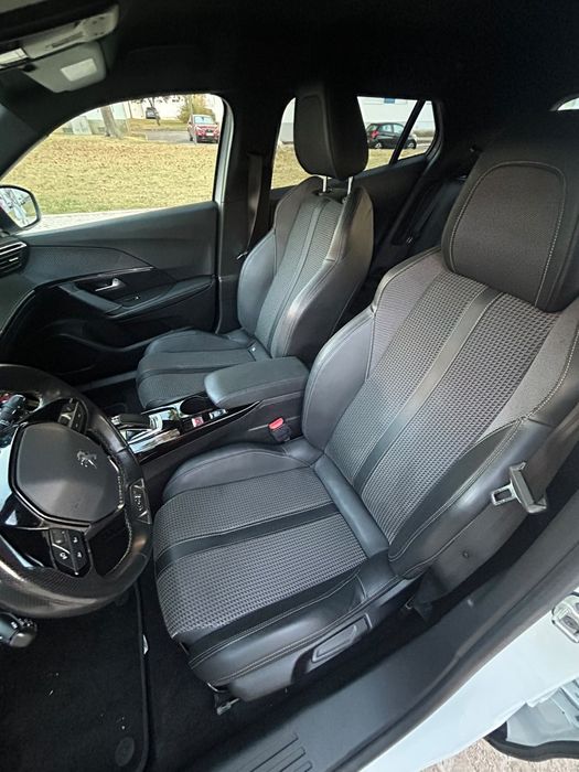 Peugeot e-2008 GT