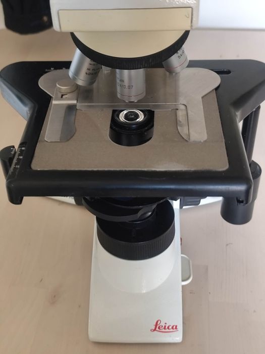 Microscopio medico