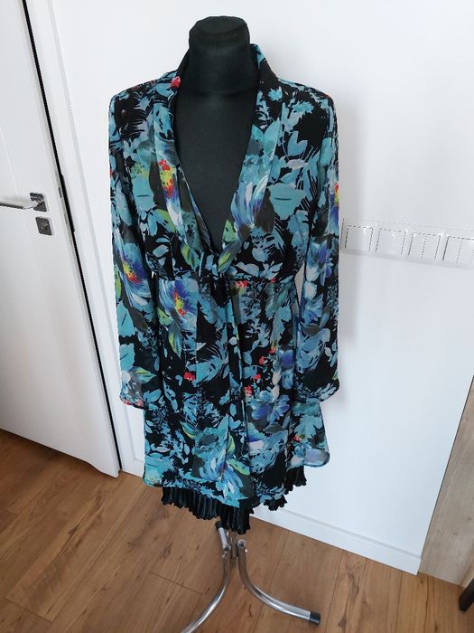 Sukienka Mis-behave rozmiar 38