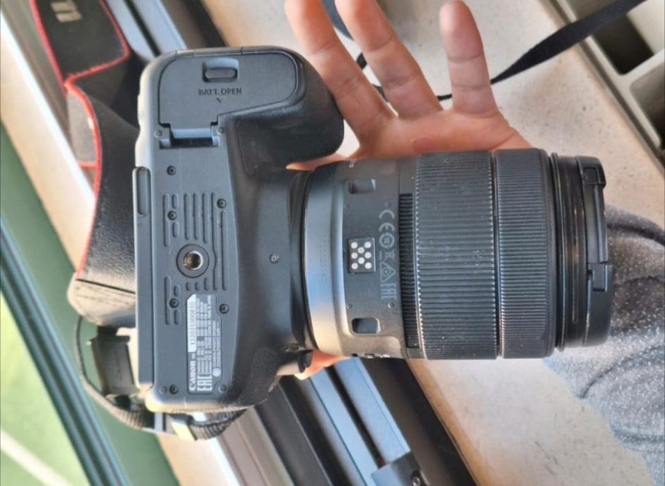 . Máquina fotográfica Canon