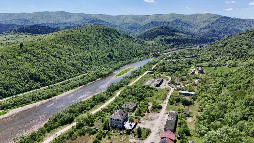 Будівля, комерція, недобудова, Довге (Сопіт), Львівська область