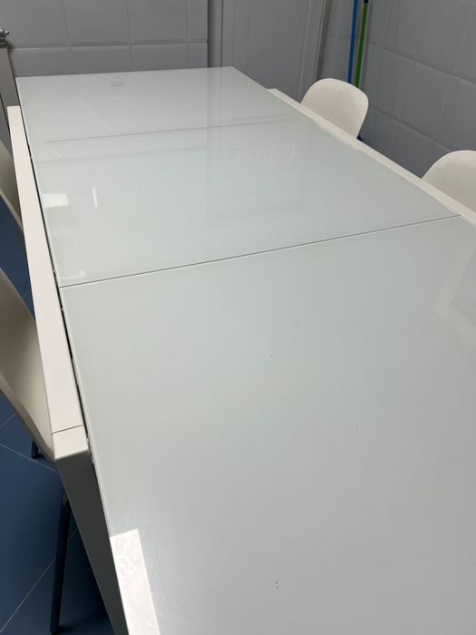 Mesa extensivel com 4 cadeiras