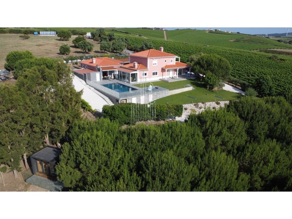 Quinta de Luxo com Moradia T5 recentemente renovada com 4 Hectares,...