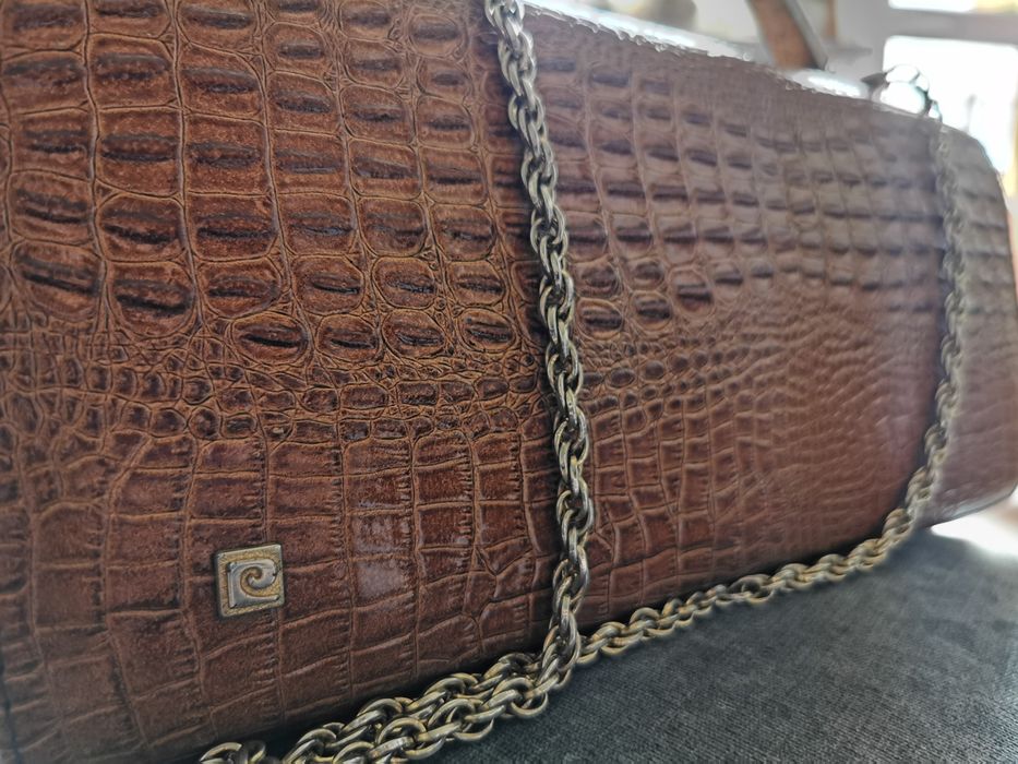 Skórzana torebka na łańcuszku