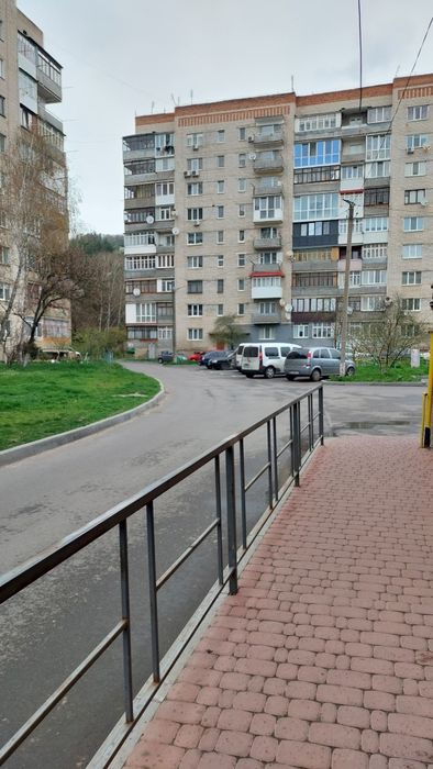 Продам 3-кімнатну квартиру. Пр-т Незалежності,283.