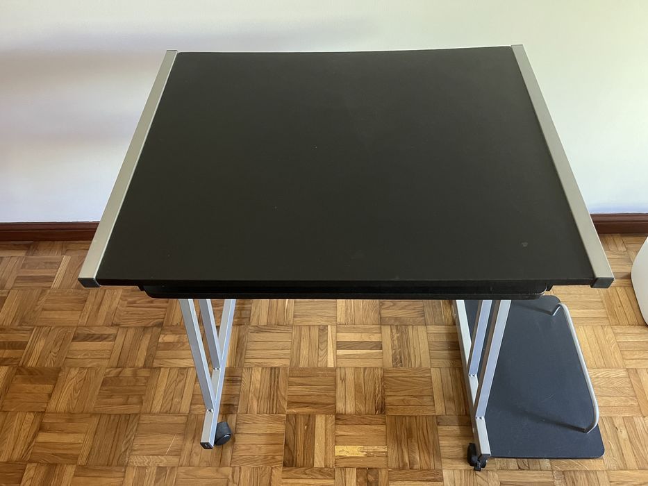 Secretaria c/ apoio para pc
