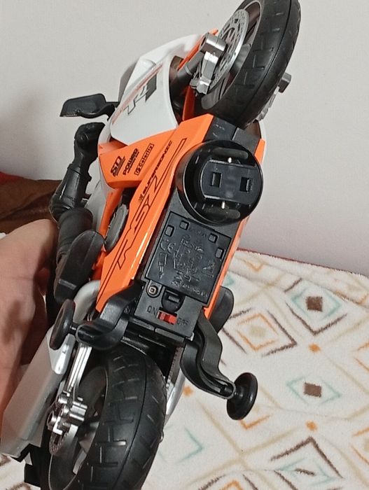Moto de Brincar com motard a funcionar muito bem