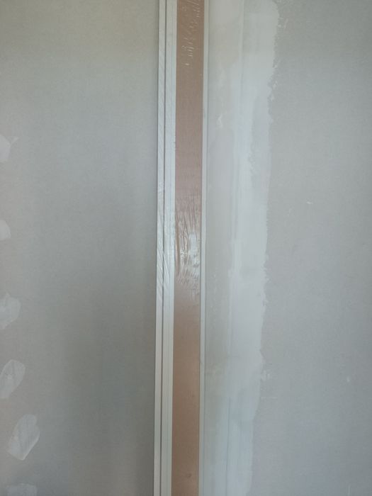 Продам двери межкомнатные, бу , требуется ресторация 1300.