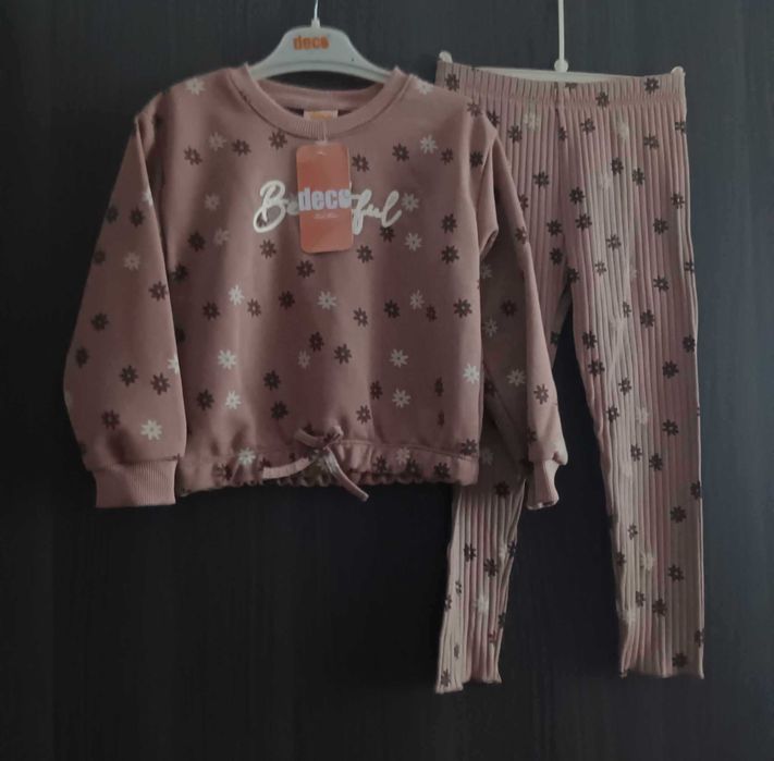 Komplet kwiatki bluza leginsy prążek brąz 104