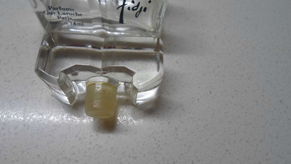 Fidji YSL Elie Saab Cacharel Magnolia флаконы