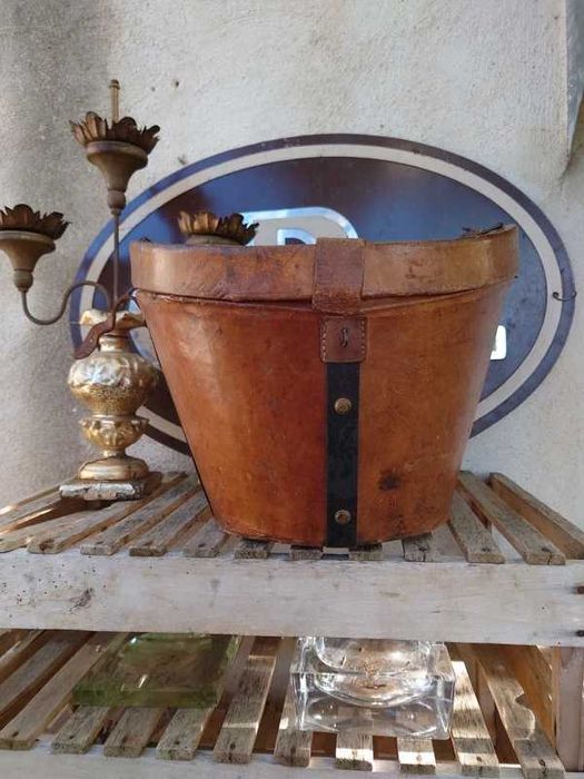 Mala de chapéu antiga