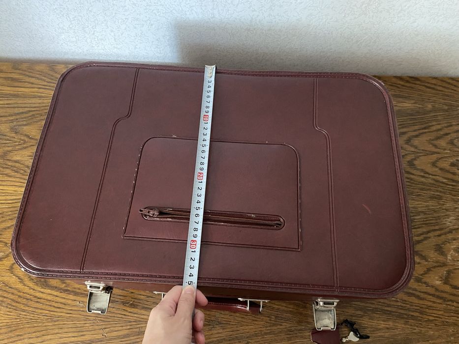 Чемодан советский , ретро , кожанный .