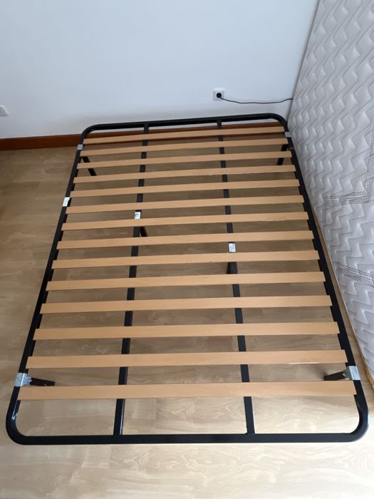 Estrado 200 cm x 150 cm com colchão